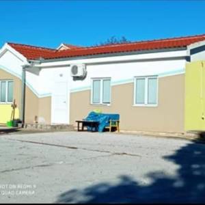 Zadar, kuća sa 1680 m2 okućnice