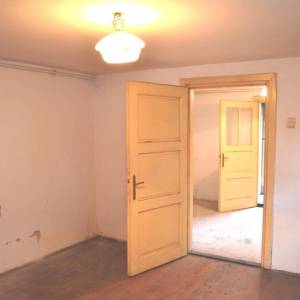 Novi Zagreb-Trokut-kuća 72 m2 i 140 m2 okućnice sa 2 parkirna mjesta !