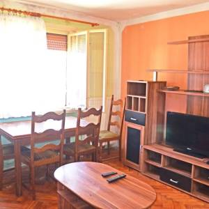 Novi Zagreb-Trokut-kuća 72 m2 i 140 m2 okućnice sa 2 parkirna mjesta !