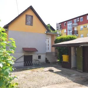 Novi Zagreb-Trokut-kuća 72 m2 i 140 m2 okućnice sa 2 parkirna mjesta !