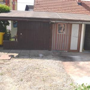 Novi Zagreb-Trokut-kuća 72 m2 i 140 m2 okućnice sa 2 parkirna mjesta !