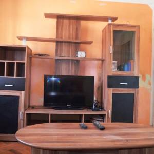 Novi Zagreb-Trokut-kuća 72 m2 i 140 m2 okućnice sa 2 parkirna mjesta !