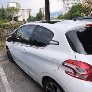 Peugeot 208 1.4hdi *REG.GODINU DANA*