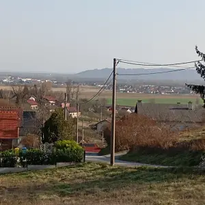 Prodaja zemljišta sa starom drvenom kućom