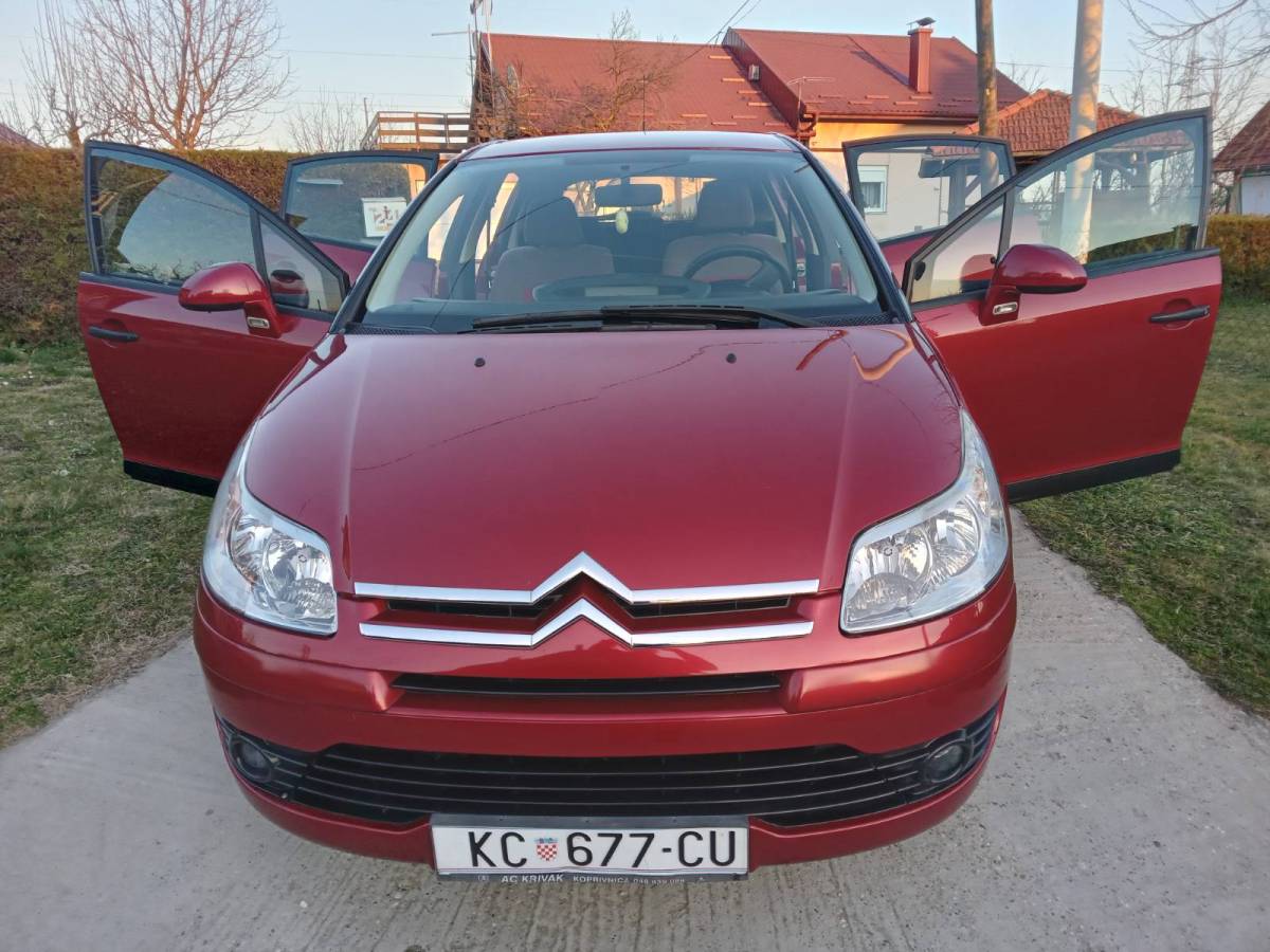 Prodaje se uscuvani Citroen C4 crveni meralik, samo 88000 km