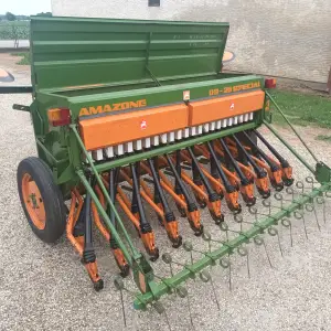 Sijačica AMAZONE D8