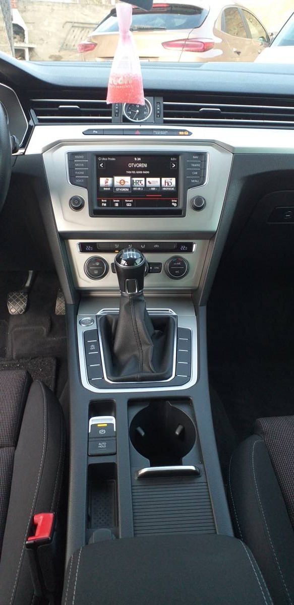 VW PASSAT KARAVAN 2.0 TDI HITNO