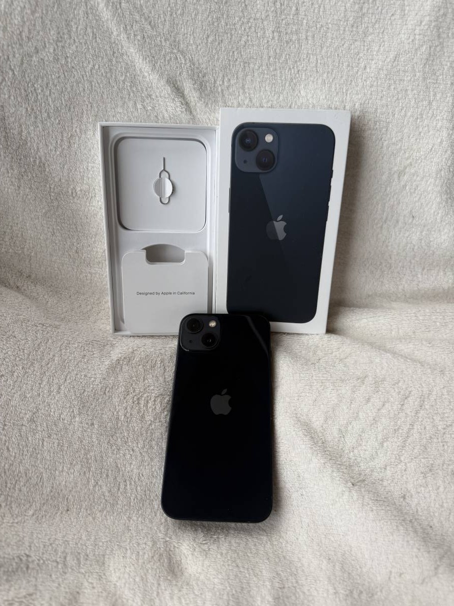 Apple iPhone 13, 256 GB, Midnight (crni) – odlično stanje!