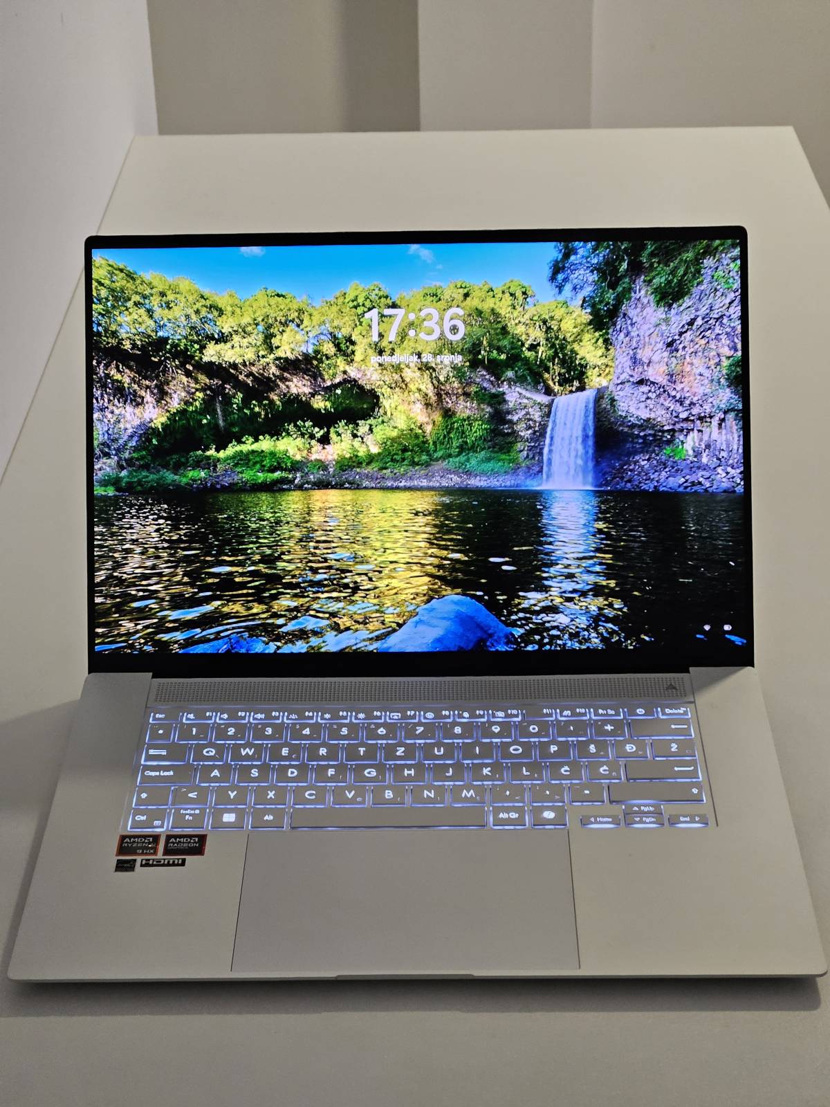 ASUS Zenbook S16 UM5606WA-RJ126X
