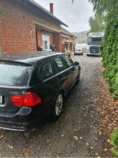Bmw 318d 2009god