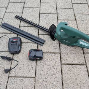 Bosch EasyHedgeCut 18-45 aku škare za živicu, punjač i baterija