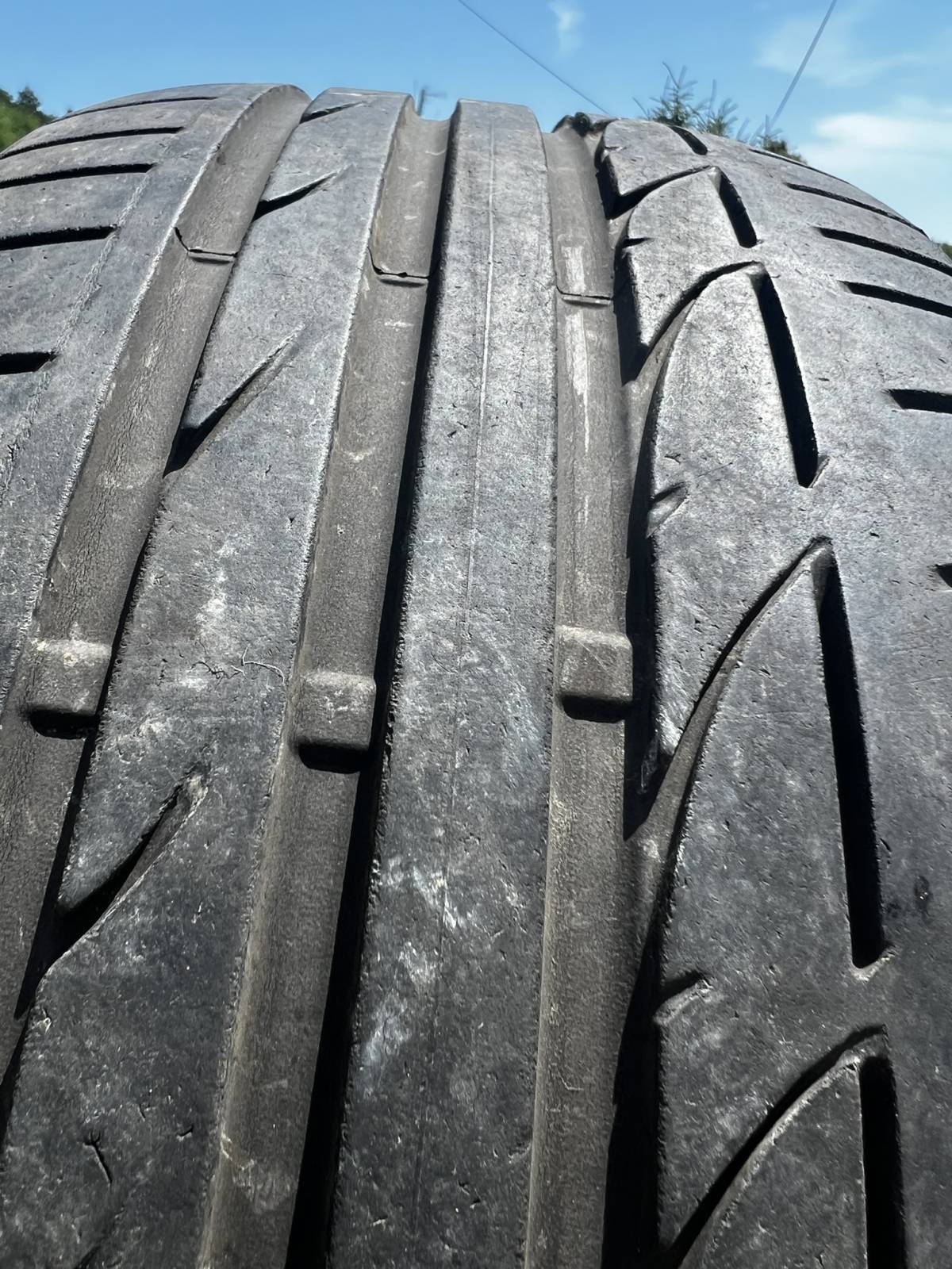 Gume ljetne Bridgestone 225/40/R19 2 kom.