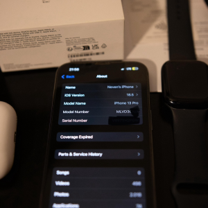 iPhone 13 Pro + Apple Watch Series 8 + AirPods Pro 2 + AirTag x2