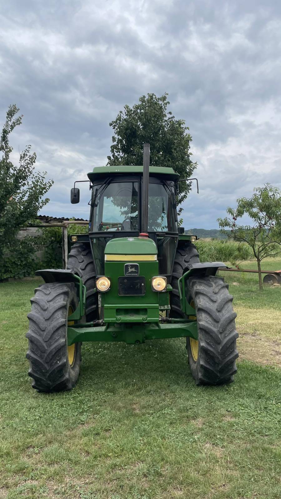 John Deere 2140