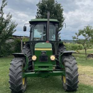 John Deere 2140