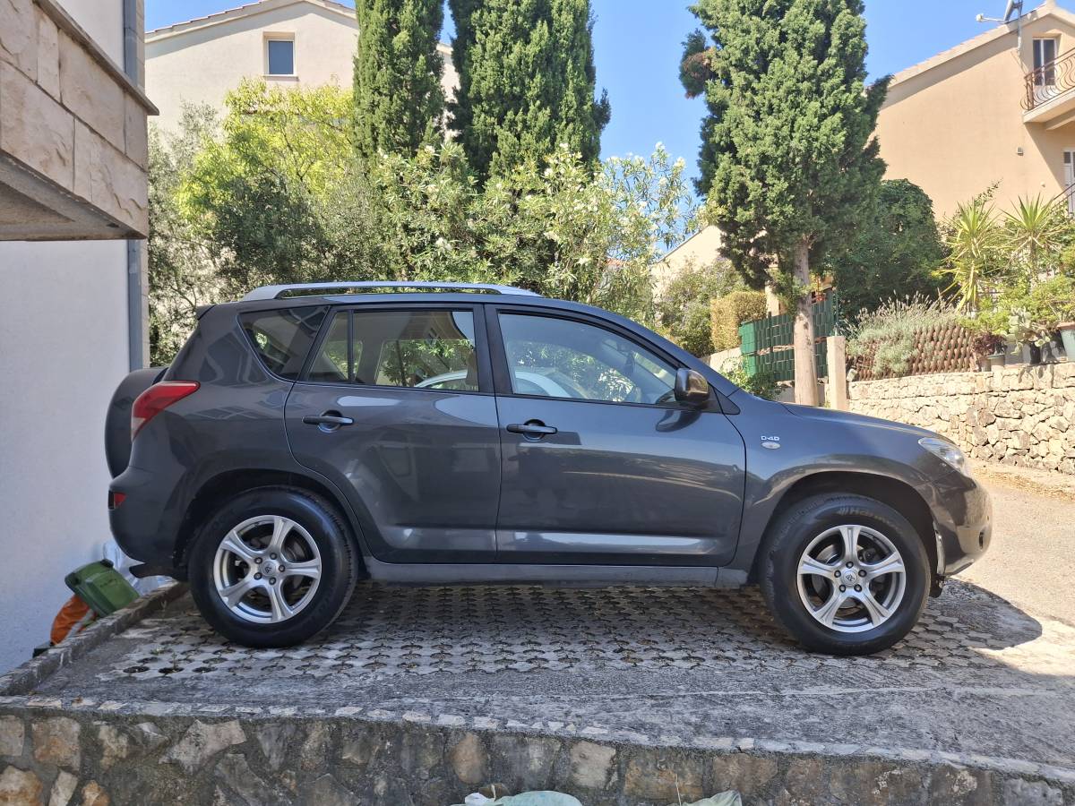 TOYOTA RAV4 2.2 D4D 4X4