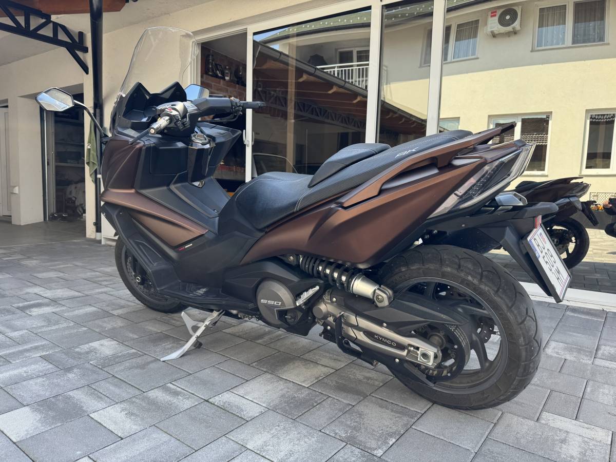 Kymco AK 550