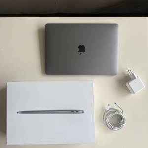 MacBook Air M1 (2020) – 8GB / 256GB – Space Gray – ODLIČNO STANJE + ku