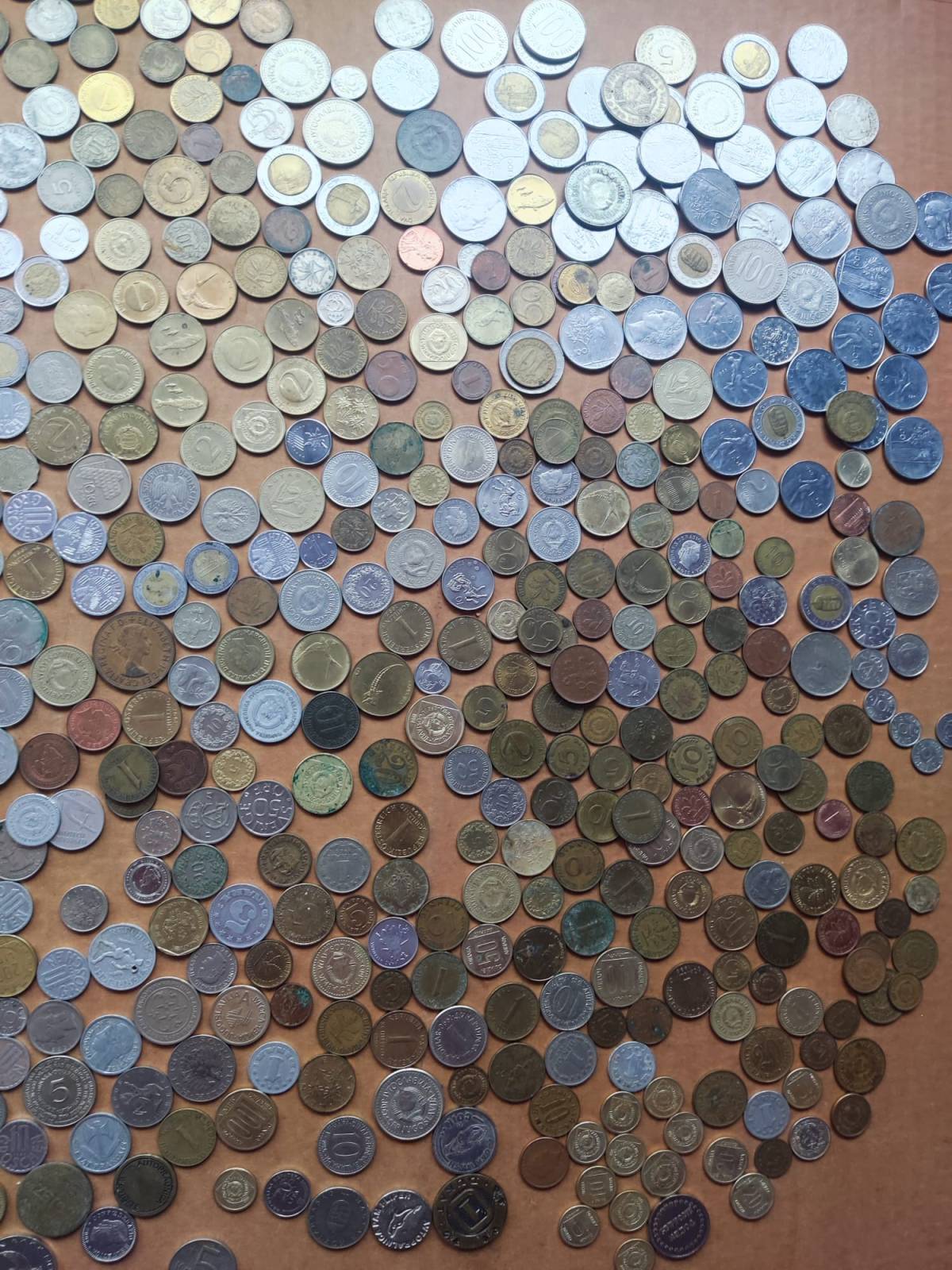 Mega lot stranih kovanica - cca 750 komada