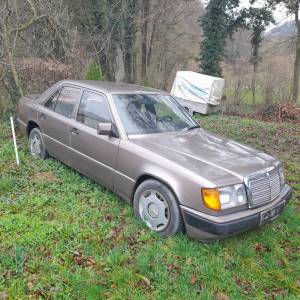 MERCEDES 250 D , NEREGISTRIRAN