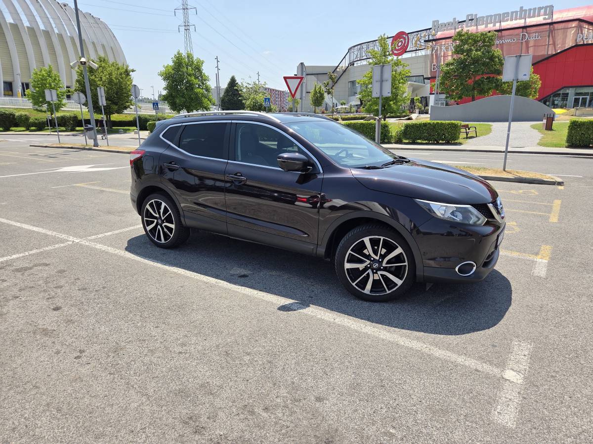Nissan Qashai 1.5 dci*Full oprema*Jamstvo*Servisna*Panorama
