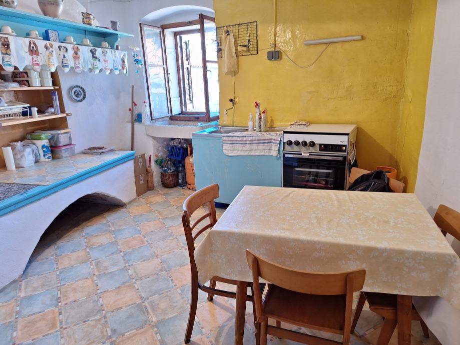 Prodaja stan 44m2, centar Cresa, za renovaciju