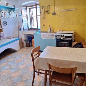 Prodaja stan 44m2, centar Cresa, za renovaciju