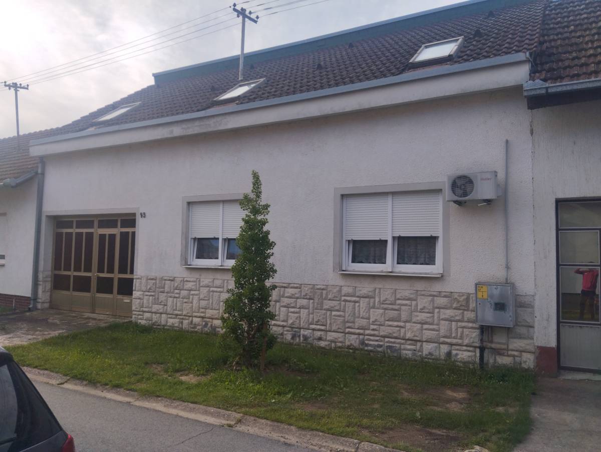 Prodajem kucu Kornatska 43 Osijek Jug 2