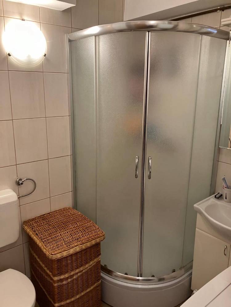 Prodajem stan sa namjestajem
