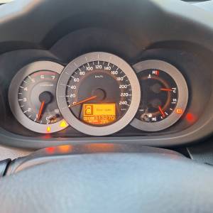 Prodajem TOYOTU RAV 4.  GRATIS MALA AUTOPRIKOLICA  REGANA