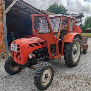 Prodajem traktor marke Steyr T288