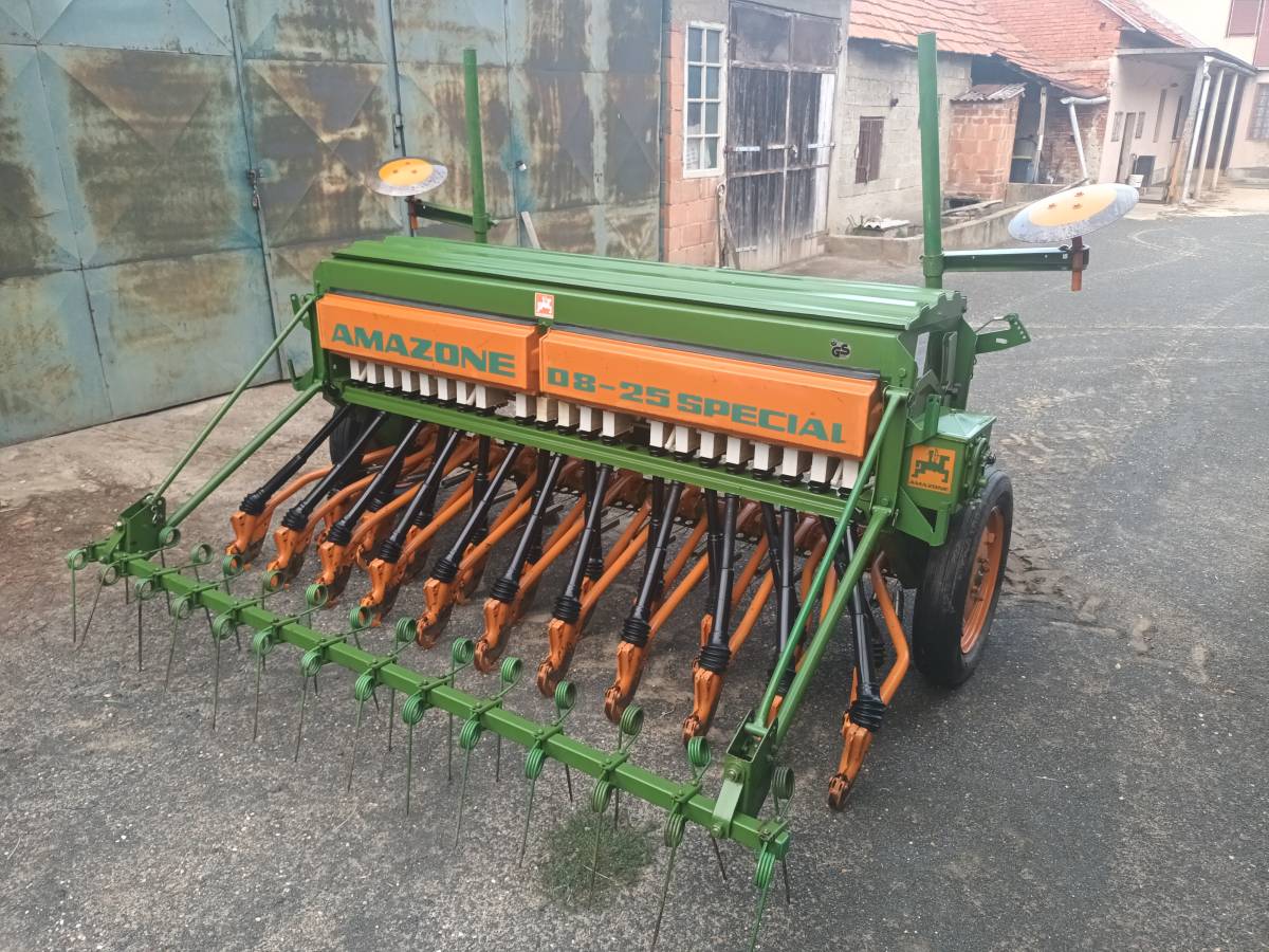 Sijačica AMAZONE D8