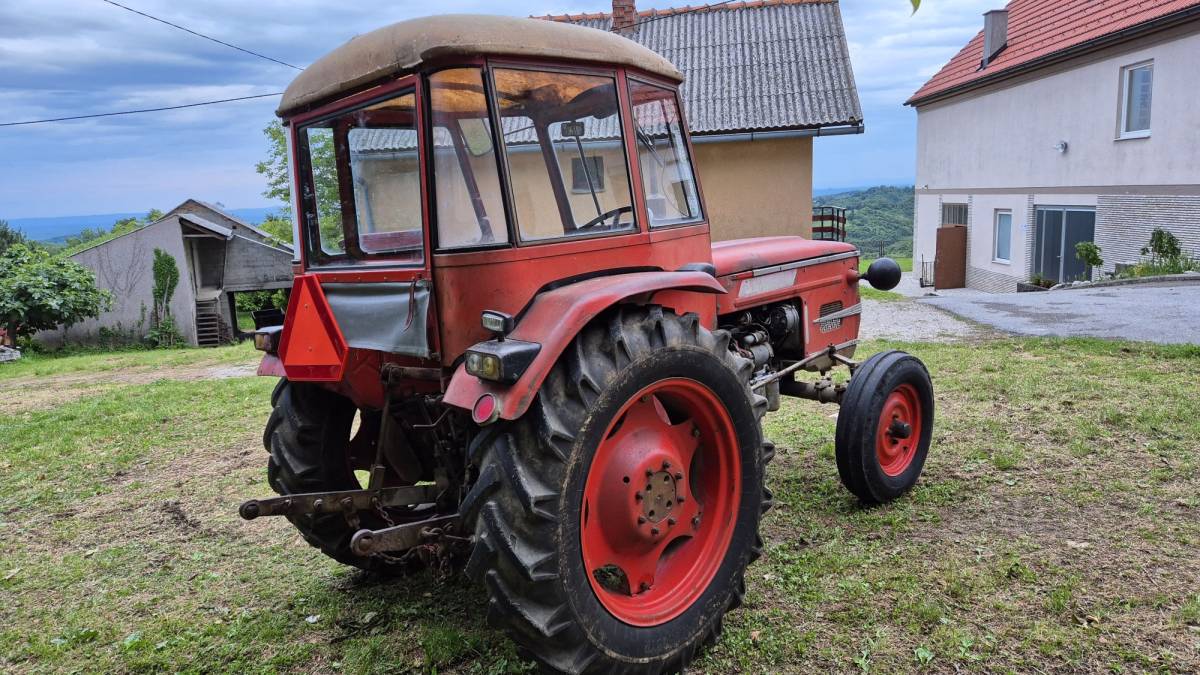 TRAKTOR ZETOR 2511