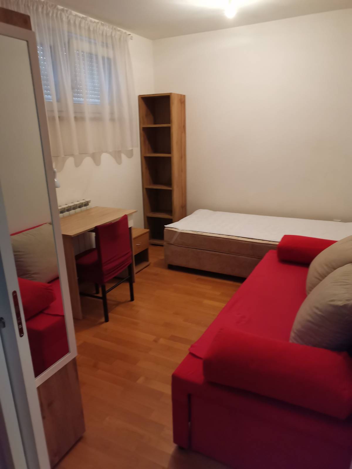 Urednoj studentici iznajmljuje se soba, Zagreb, centar Trešnjevka