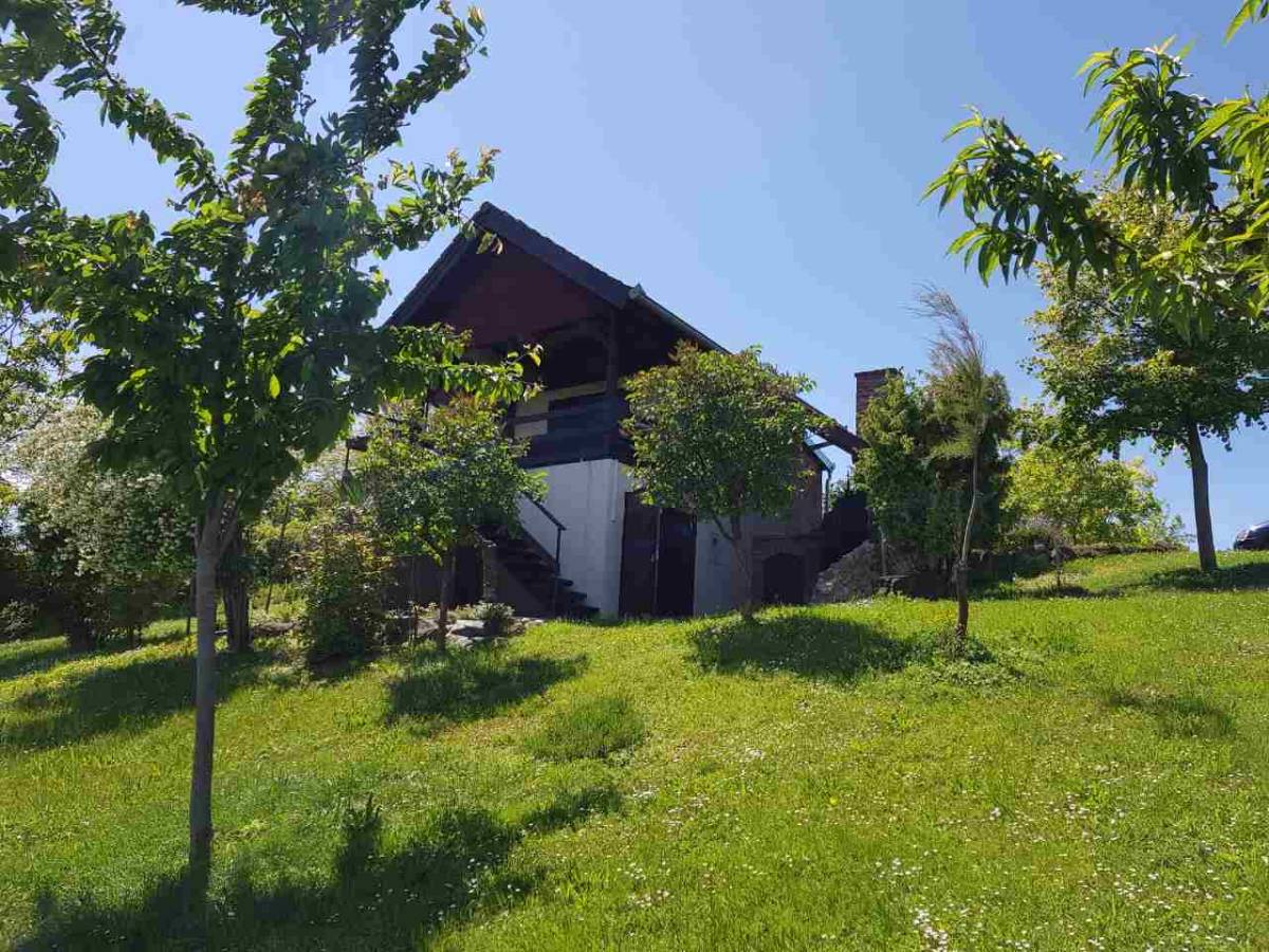 Vikendica za zemljištem