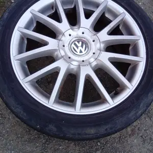 VW alu felge 17 cola sa gumama