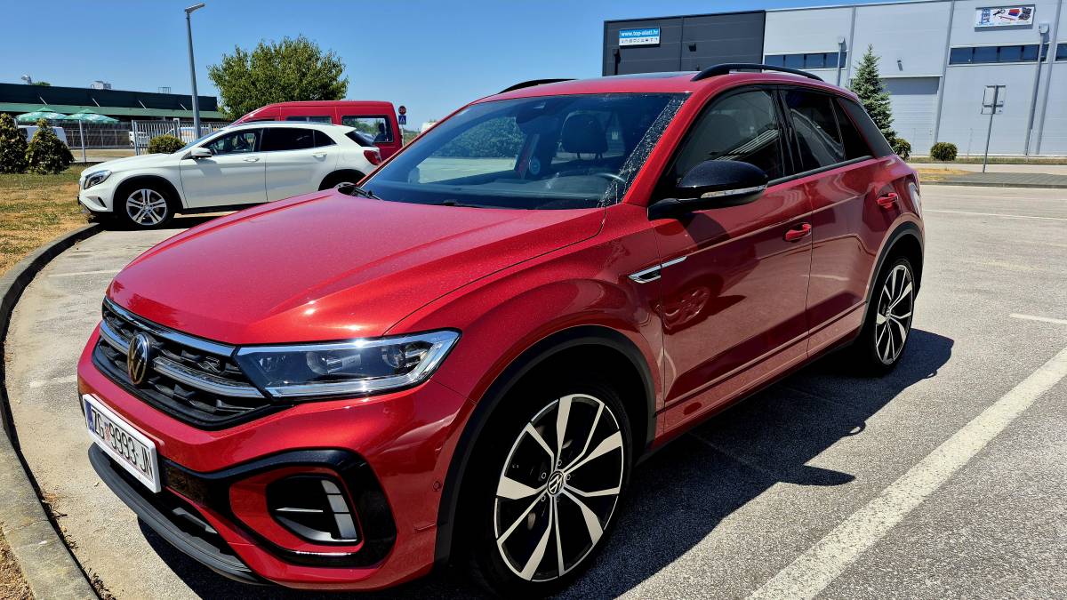 VW T-Roc 2.0DSG 2xR LINE,IQ Matrix,Panorama €34.400 registrian!