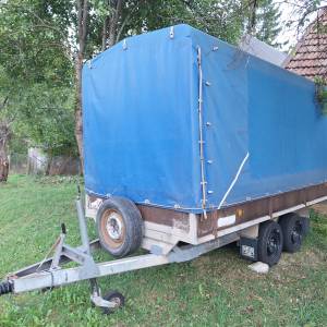 Auto prikolica 2 tone.