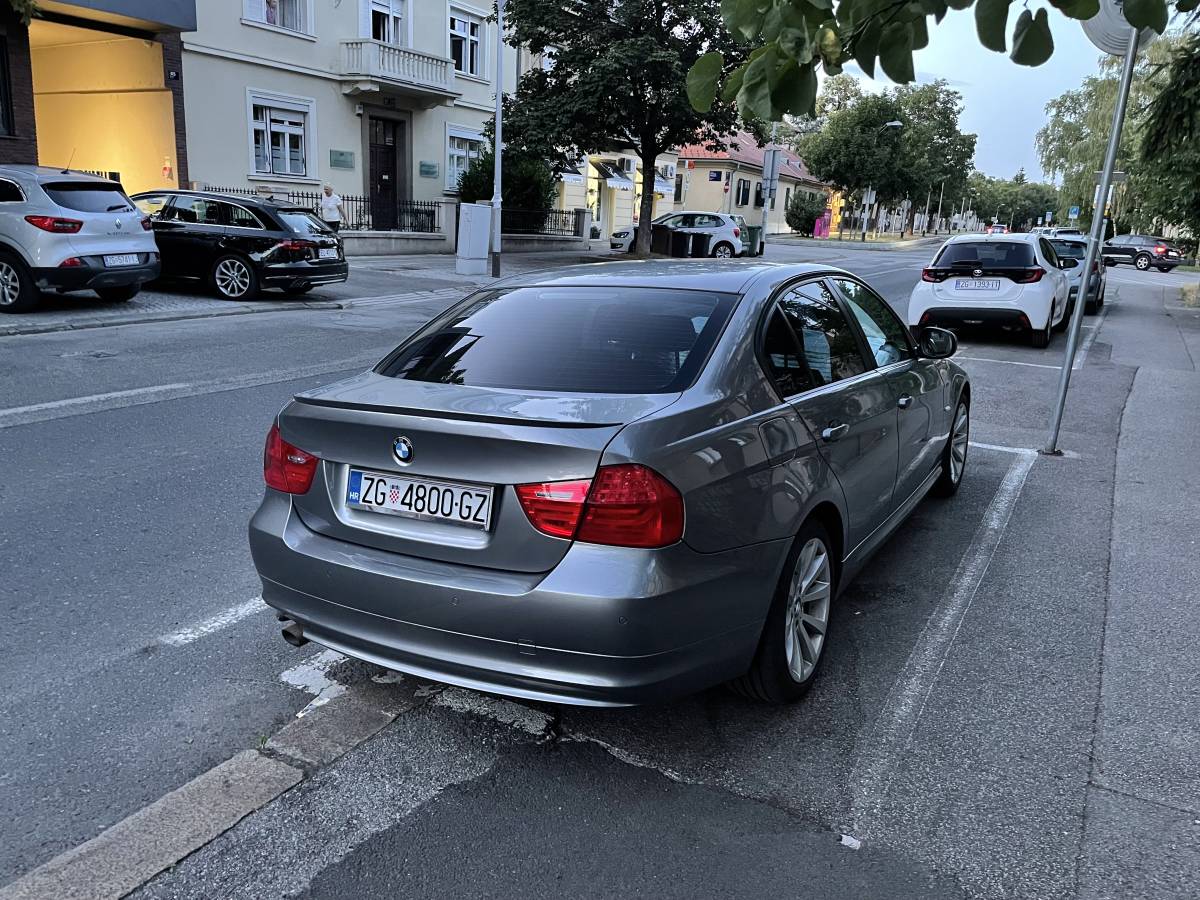 BMW E90 318D LCI