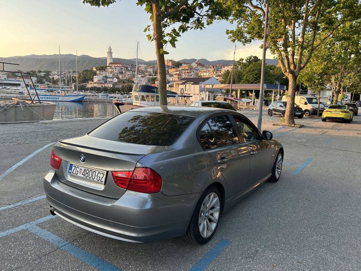 BMW E90 318D LCI