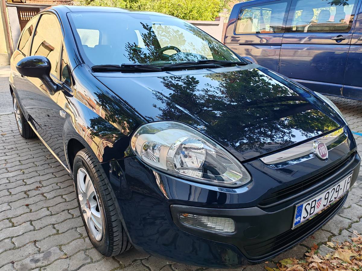 Fiat Punto EVO 1,2 8v - Ful oprema, alu felge, veliki i mali servis...
