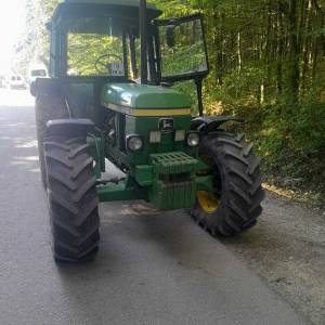 John deere 2140