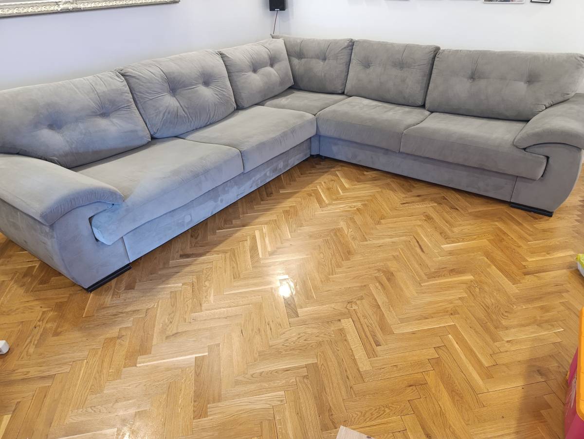 Kutna garnitura s ležajem na razvlačenje