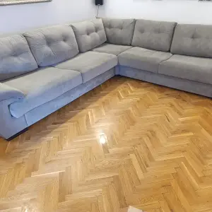 Kutna garnitura s ležajem na razvlačenje