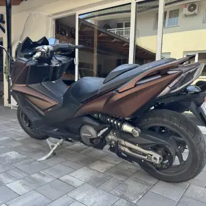 Kymco AK 550