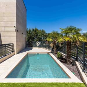 Malinska,otok Krk,penthouse (S3) s bazenom 128,47 m2 u blizini plaže