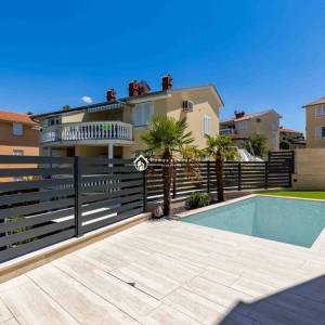 Malinska,otok Krk,penthouse (S3) s bazenom 128,47 m2 u blizini plaže