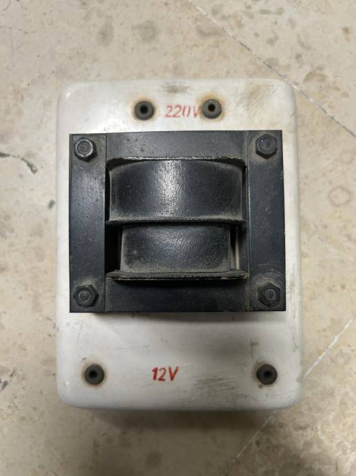 MREZNI TRAFO 220/V-12V