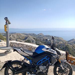  Na prodaju: CF MOTO 300NK (2022.) – Odlično stanje,