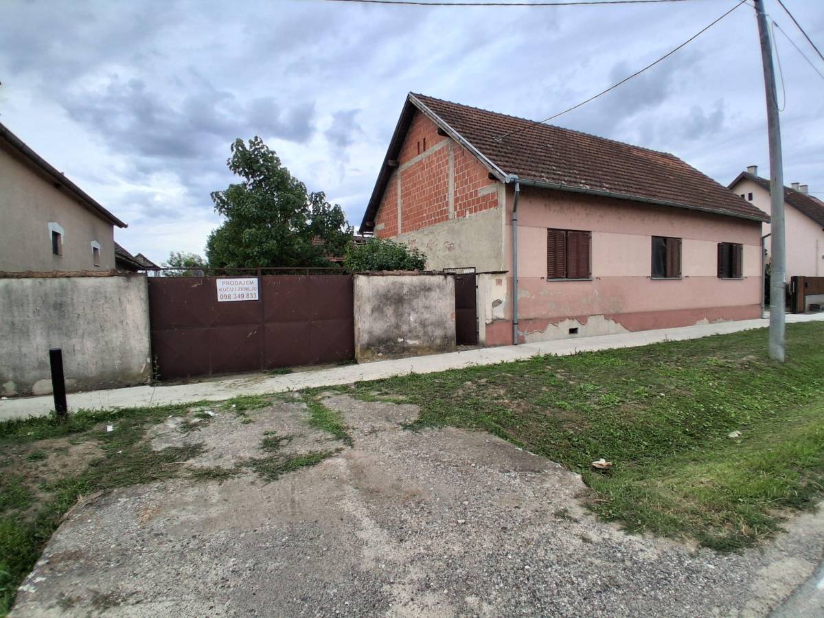 Nijemci, kuća na prodaju sa poljoprivrednim zemljištem